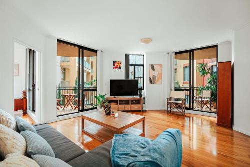 2 Bedroom Apartment Pyrmont with Balcony
