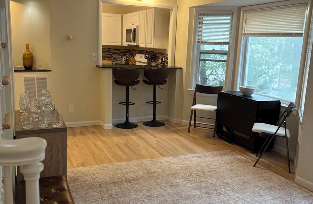 2-bedroom apartment in New Canaan with AC/Heating/Wifi/etc