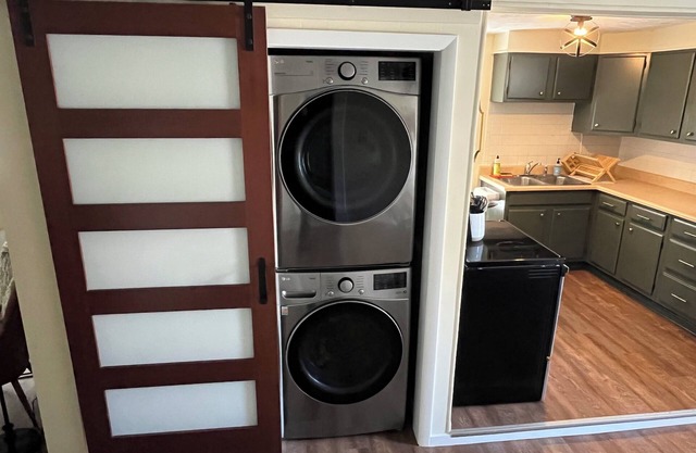 2-bedroom apartment with modern appeal in Lex! Mid Ohio close by!