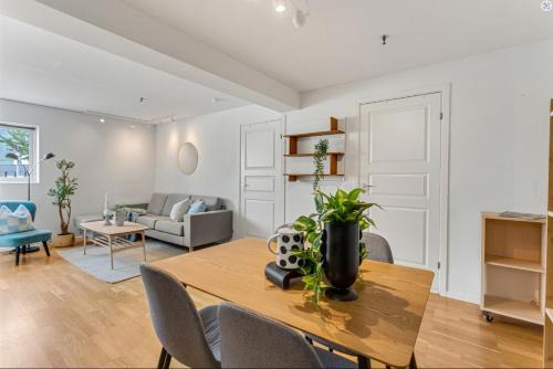 2-Bedroom Apartment with Private Entrance Near Tromsø City Centre