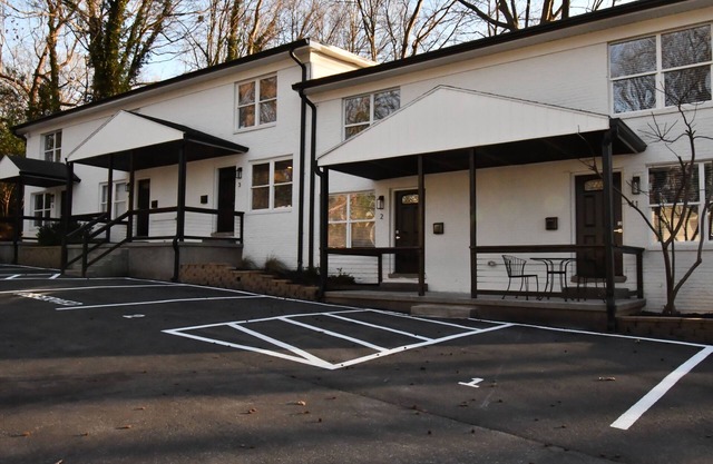 2-Bedroom Apt1- 2 mins to Uptown Charlotte