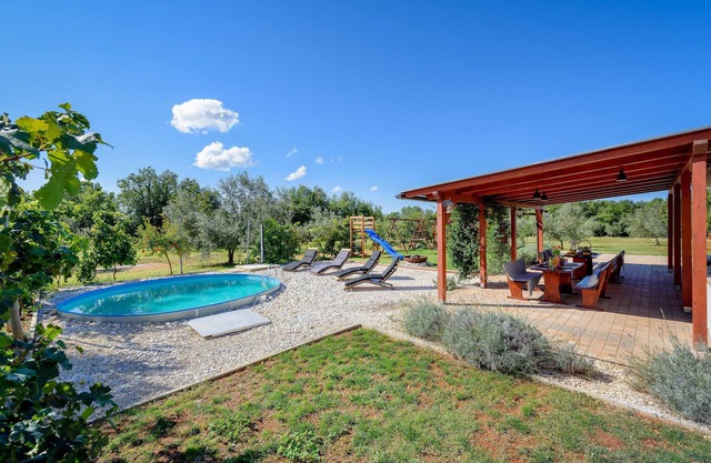 2 bedroom awesome home in Pula