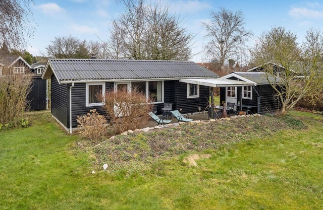 2 bedroom beautiful home in Bogø By