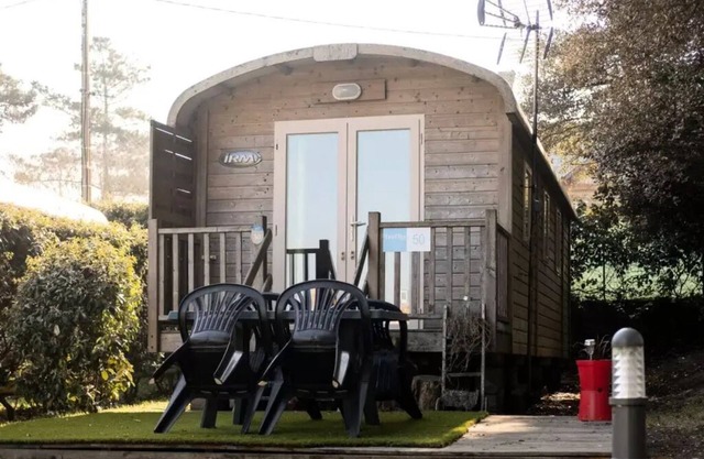 2-bedroom caravan sleeps 4