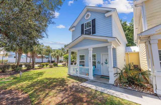 2 Bedroom Coastal Cottage 1 block to the beach