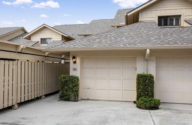 2 Bedroom Condo (435090) by Houzlet