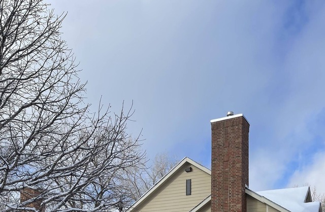 2 bedroom Condo great location