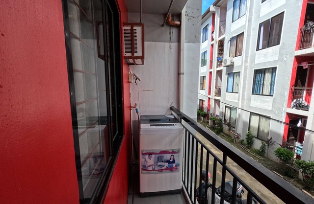 2-bedroom condo in welcoming Mandaue Deca homes with AC