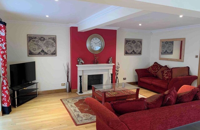 2-Bedroom Cottage with 2 Ensuites - Sleeps 6, Wifi