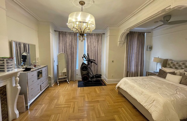 2-bedroom duplex in excellent Jersey City with AC, fitness room, parking