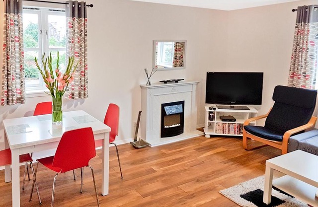 2 bedroom Holyrood flat