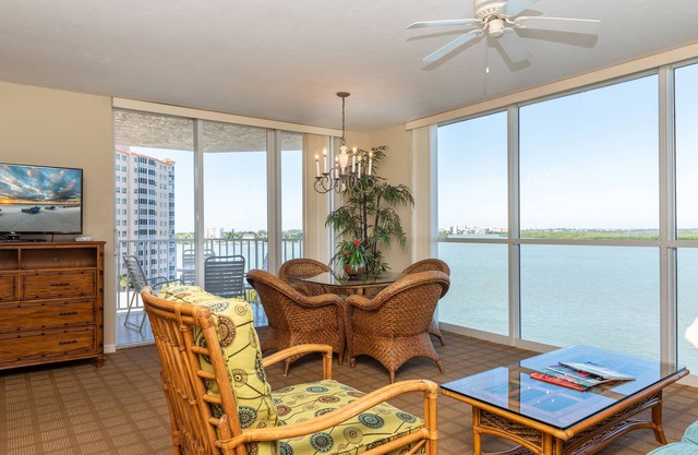 2-Bedroom Island Getaway w/On-Site Dining & Relaxing Views
