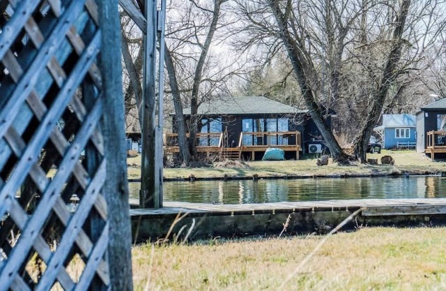 2-bedroom Lake Front Cottage in Harwood, ON #5