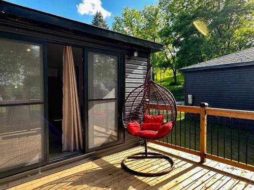 2-bedroom Lake Front Cottage in Harwood ON #1