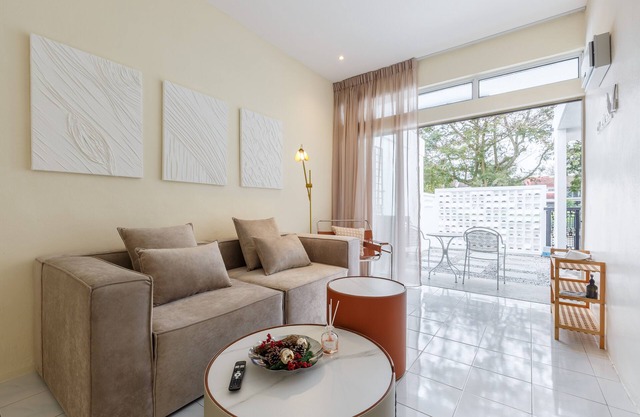 2 Bedroom Landed House Near Icon City BM