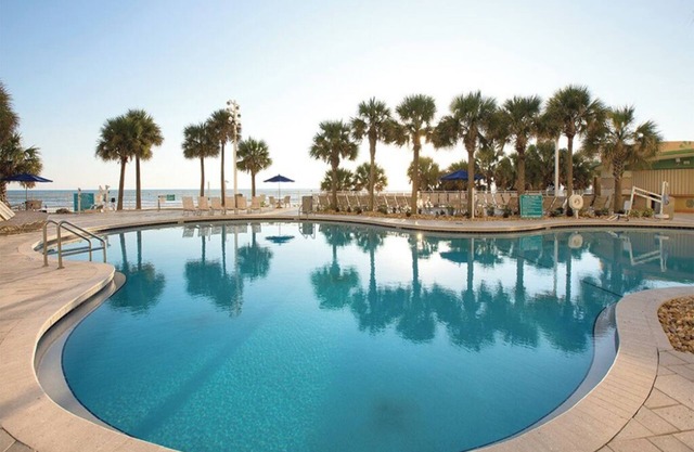 2 Bedroom Lockoff Unit Condo, Sleeps 8, on Daytona Beach, Wyndham Ocean Walk!