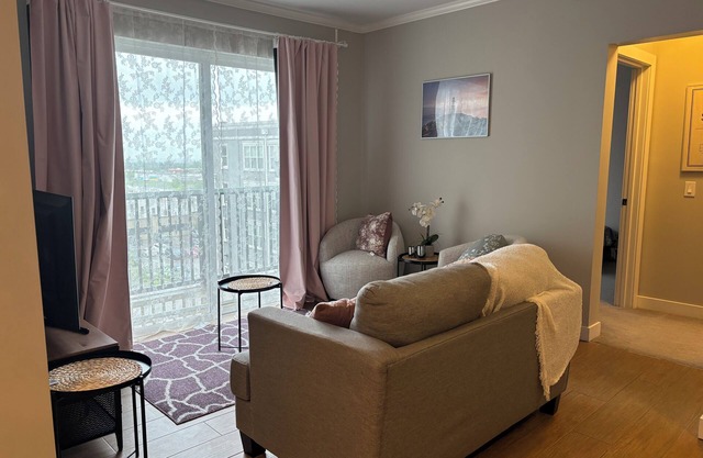 2-bedroom luxury apartment in marvelous Liberty cTownship with AC, fitness room