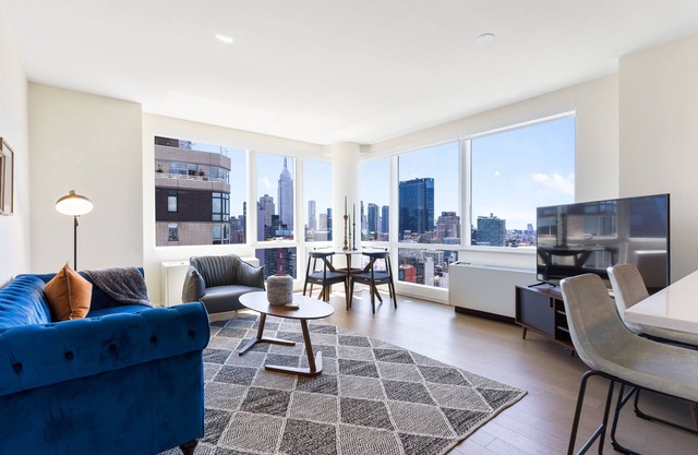 2-bedroom LUXURY building in delightful New York with AC, WiFi-VIEWS of NYC