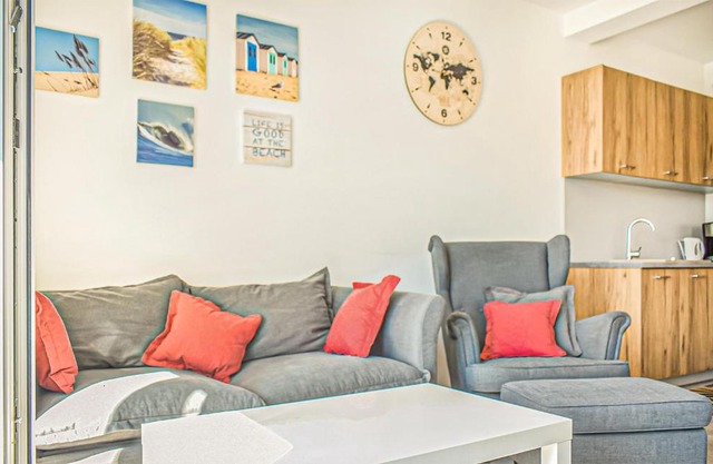 2 Bedroom Nice Home In Grzybowo