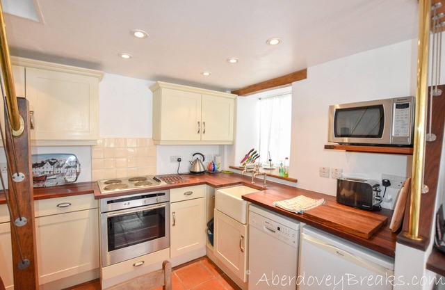 2 Bedroom, Pet Friendly Cottage, sleeps 4, Village centre of Aberdovey