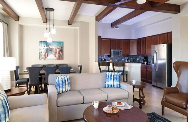 2 Bedroom Presidential Condo w/Kitchen, on Riverwalk in San Antonio, La Casada!