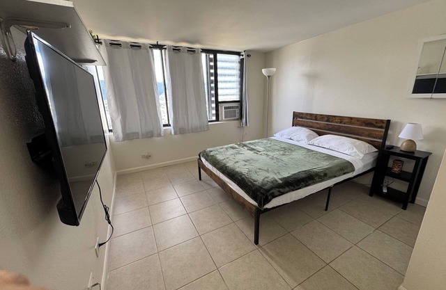 2-bedroom studio Family 4 person in terrific HonoluluNear Waikiki AlaMoanaGreen
