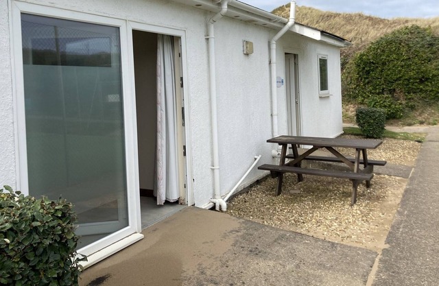 2 Bedroom Surf Lodge Partial sea view