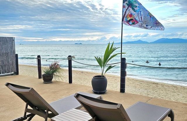 2-bedroom beachfront house with fast WIFI