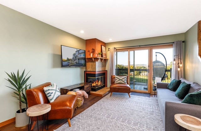 2 Bedroom Townhouse w/Play Room+Pets Welcome
