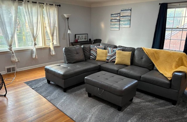 2-Bedroom University Heights home w 2 King Beds