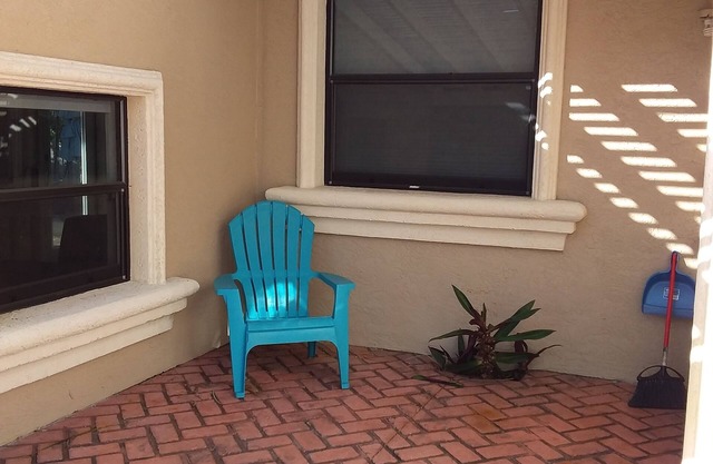 2 Bedroom Unit Near the Beach