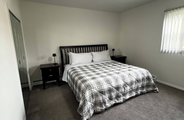 2 Bedroom w/Parking - 15 minutes to the Ryder Cup at Bethpage Black Golf Course