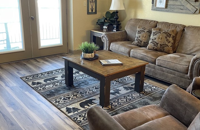 2 Bedroom with Mountain views on the Parkway in downtown Pigeon Forge!