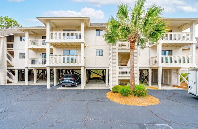 2 Bedroom with Breathtaking Marsh Views!