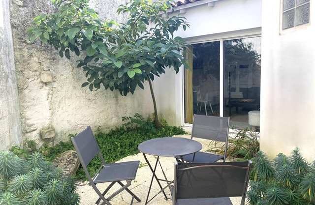 2 Bedrooms Apartment In Sainte-Marie-De-Ré