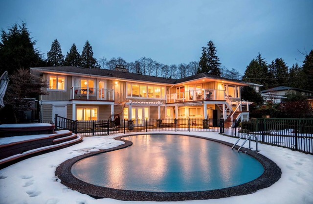2 bedrooms suite close to ski mountains and ocean