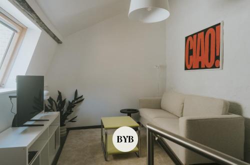 2 bedrooms triplex in historic heart of Liege