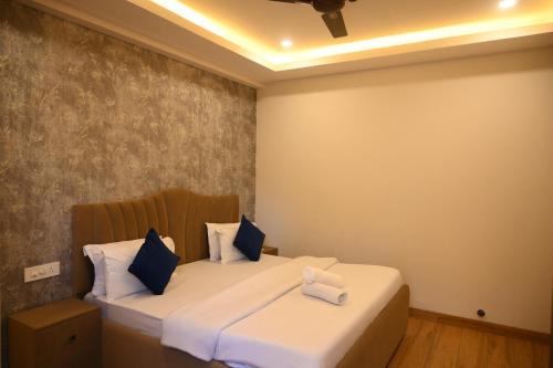 2 BHK The Luxury Stays by Glambirds Apartment