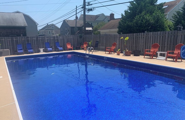 2 blocks from the beach! 4-bedroom house in delightful Avon-by-the-Sea