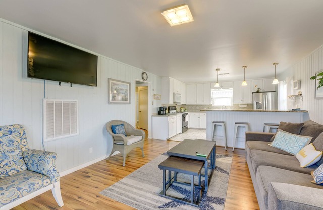 2 Blocks to Bay: ‘Misty Harbor’ Rockport Home