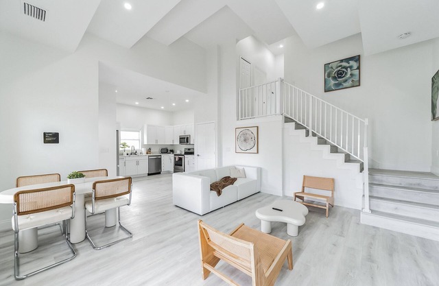 2 BR/2BA Kings The Modern Botanical – Pickleball & Gardens