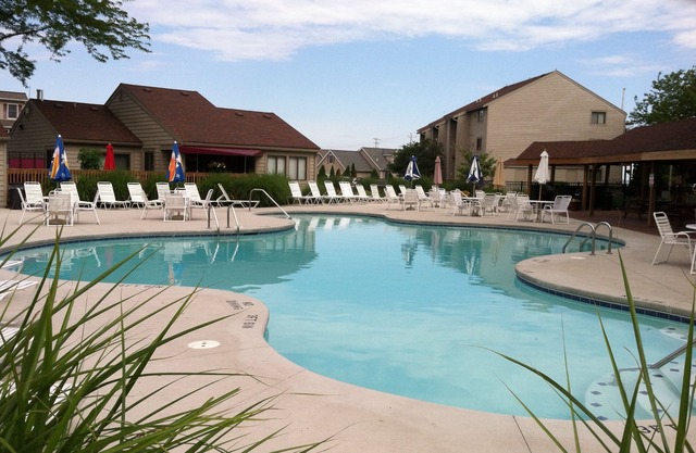 2 BR -2Bath-1st flr unit-Pool- 20% off a 3 night stay in Sept and Oct 2025