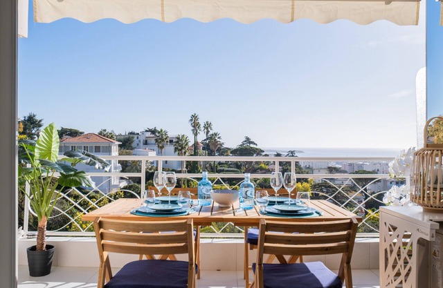 2-Br Apartment Terrace, Sea View, Pool Parking