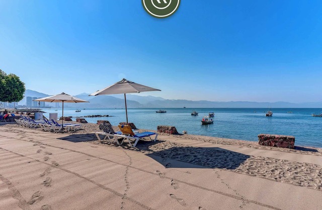 2 BR Condo in Hotel - Beach - Pools - Kids Club