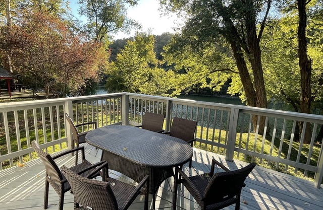 2 BR Cottage on the River