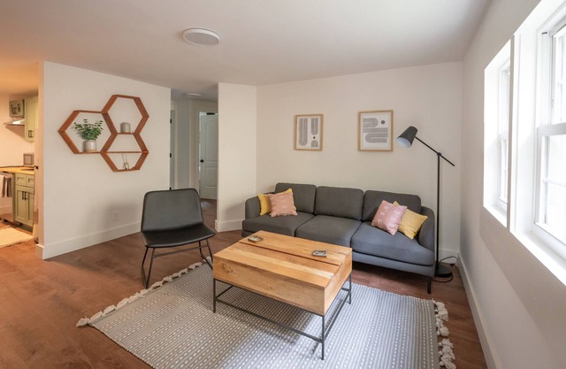 2 BR duplex - Walk to BeltLine, restaurants & bars
