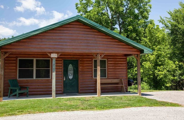 2 BR Hot Tub Cabin- Closest Cabins to Garden of the Gods-Shawnee National Forest