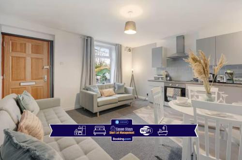 2 BR House By Eason Stays Short Lets & Serviced Accommodation Rossendale With Free Parking