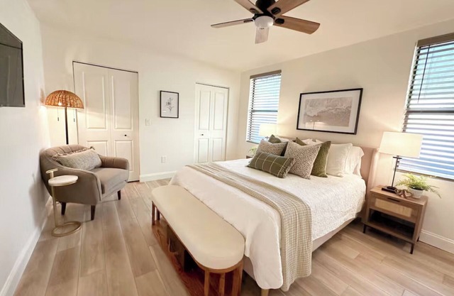 2 BR Luxury Oasis 1 Block from Beach & Downtown