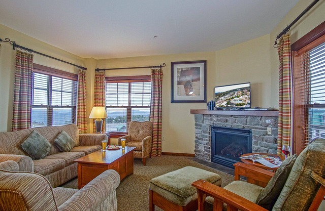 2 Br: Soaring Eagle Lodge 317: Luxury Bell Tower Condo - Great Amenities -Slope Side